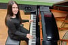 Mit sich und der Musik eins: Die erst 19-jährige Miray Kara begeistert am Flügel, ganz frei ohne Noten. Wenn sie nicht am Klavier spielt, büffelt sie für das Abitur.