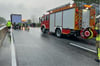 Ein Lastwagen war auf der A44 in Richtung Dortmund zwischen den Anschlussstellen Warburg und Diemelstadt in die Mittelschutzplanke geraten. Kräfte der Feuerwehr Warburg unterstützten die Helfer vor Ort.