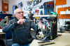 Wolfgang Götze hat von einigen Jahren das Ochtruper Repair-Café initiiert. Allein in den vergangenen zweieinhalb Jahren haben er und seine ehrenamtlichen Mitstreiter mehr als 1500 Reparaturen geschafft.