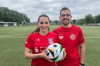 Jana Leuchtmann und Marcel Peša sind ein Paar und freuen sich auf ihre Pokalendspiele in Dalhausen. Sie ist Kapitänin des Frauen-Landesligisten FFC Nethegau, er Trainer des Herren-Bezirksligisten SV Höxter.