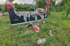 So sehen die Reste des SPD-Wahlplakates zur Europawahl an der Steinfurter Straße aus. Der Staatsschutz ermittelt.