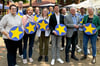 Das Europafest wurde von Bürgermeister Karl Reinke (3.v.r.) und den Europakandidaten Sabrina Salomon (l., CDU), Andreas Heike (2.v.l., FDP), Marita Feste (5.v.l., SPD), V. links Philipp Mathmann (7.v.l., Bündnis 90/ Die Grünen) eröffnet.