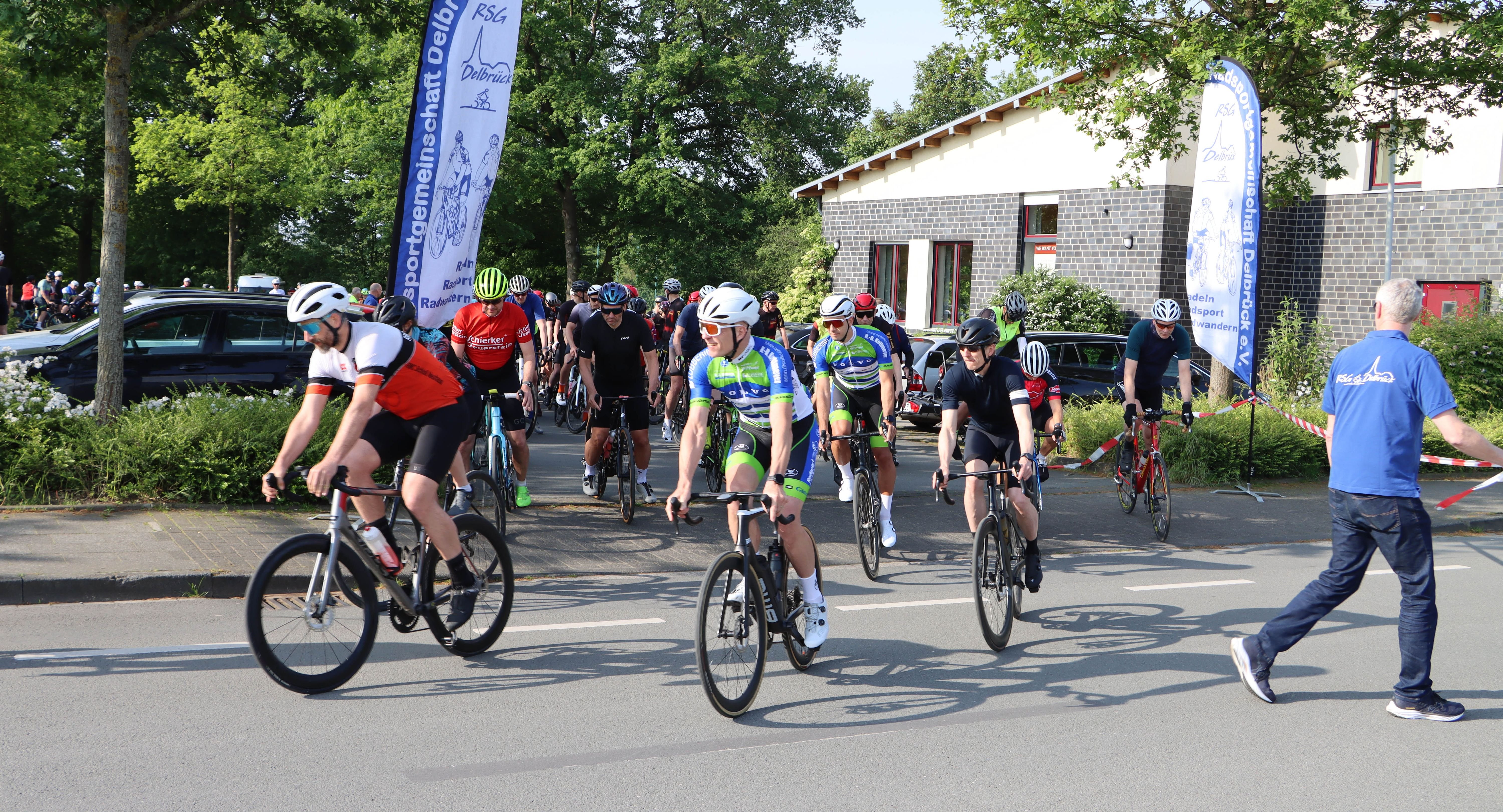 Großes Starterfeld bei Radtouristik-Fahrt in Delbrück
