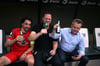 Die Schwabls, Markus (l.) und Manfred (r.) feierten mit Preußen-Trainer Sascha Hildmann.
