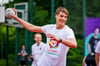 Hoher Besuch: Handball-Nationalspieler Julian Köster war am Donnerstag bei den Special Olympics in Münster.