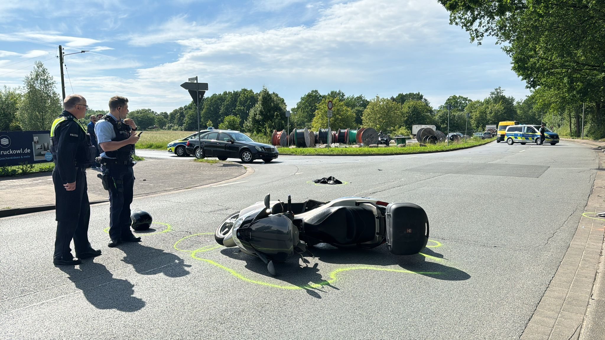 Rollerfahrer (60) Bei Unfall Schwer Verletzt