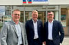 Geschäftsführer Andreas Howe, Vorstand Jürgen Feistmann und Geschäftsführer Dr. Oliver Altenhövel (v.l.n.r.) bilanzieren das Immobiliengeschäft der Volksbank im Münsterland für 2023 – und sind unterm Strich zufrieden damit.