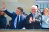 Frankreichs Präsident Emmanuel Macron (l.) hat in Münster den Westfälischen Friedenspreis verliehen bekommen. Überreicht wurde der Preis von Bundespräsident Frank-Walter Steinmeier.