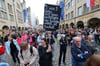 Passende Kulisse am Prinzipalmarkt: Zwischen Europa- und Münster-Fahnen gingen knapp 2000 Menschen für mehr Klimagerechtigkeit und gegen eine rechte, rückwärtsgewandte Politik auf die Straße.