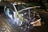 In Höxter-Lüchtringen ist in der Nacht zu Sonntag (2. Juni) ein Fahrzeug in Flammen aufgegangen. Der blaue Hyundai war in der Wilhelmstraße abgestellt, das Feuer wurde um 3.12 Uhr bemerkt. Durch das Feuer wurden außerdem die Fahrbahn und eine Mauer beschädigt. Personen wurden nicht verletzt.