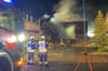 Rund 60 Einsatzkräfte der Freiwilligen Feuerwehr bekämpften in der Nacht zu Mittwoch (5. Juni) einen Carport-Brand in Nottuln.