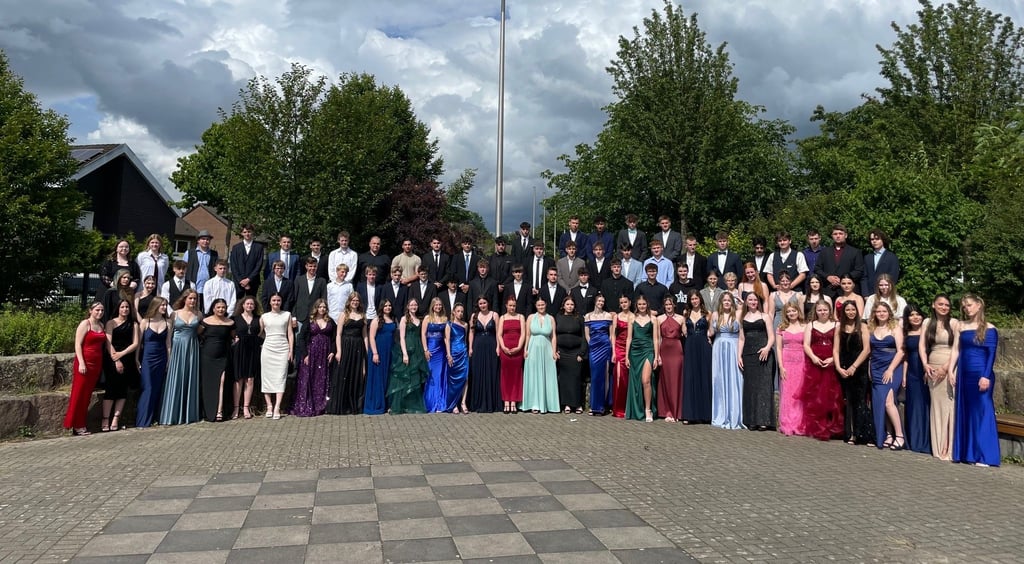 Abschlussprüfung Realschule Sachsen Anhalt 2018 Lösungen Realschule Steinhagen: 96 Schülerinnen und Schüler feiern Abschluss