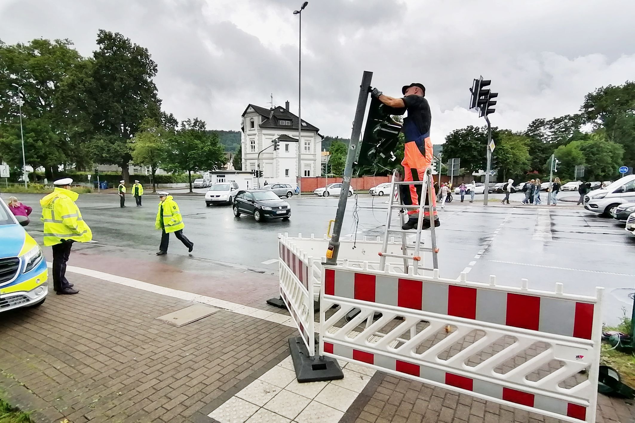 Höxter: B64-Ampelanlage An Hauptkreuzung Nach Unfall Ausgefallen