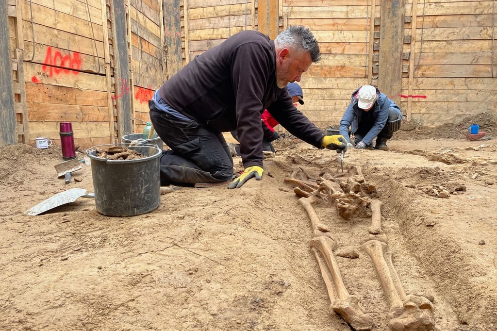 160-Skelette-an-Landtagsbaustelle-entdeckt-Grabung-beendet