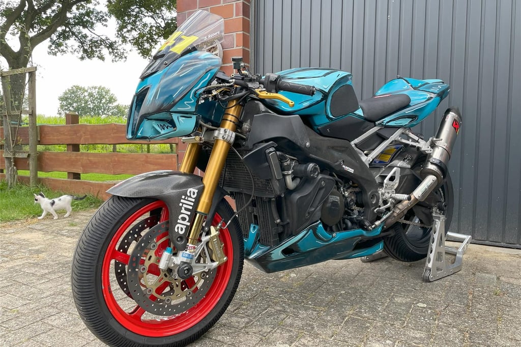 Eine Aprilia RSV 1000 mit 140 PS. Roters’ erste Maschine, die er eigenständig für den Rennbetrieb umgebaut hat.