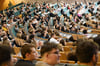 3271 Studierende beginnen zum Wintersemester 2024/2025 ihr Studium an der Universität Paderborn.