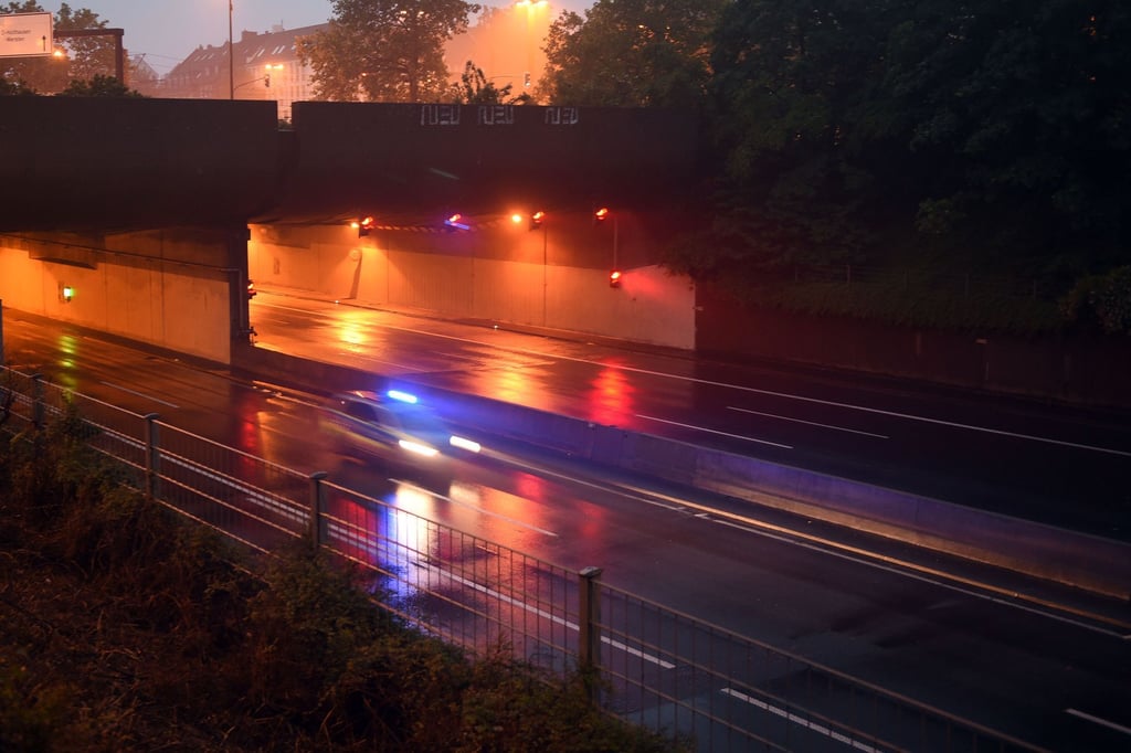 Pferd-wird-in-Autobahntunnel-in-D-sseldorf-berfahren