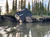 Dieses im Jahr 2021 aufgenommene und durch die Uni Wien zur Verfügung gestellte Foto zeigt eine Hütte, die im Zuge des Permafrost-Tauens und Erosion am kanadischen Mackenzie-Flussdelta zerstört wurde.