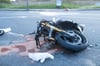 Beim Zusammenstoß  - hier ein Symbolfoto - wurde der Motorradfahrer in Paderborn schwer verletzt