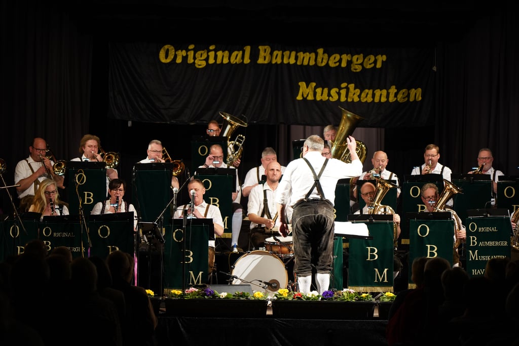 Das Publikum reißt es von den Stühlen