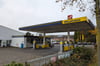 Diese Westfalen-Tankstelle an der Paderborner Straße in Hövelhof ist schon einige Male überfallen worden. Nun gibt es eine erste Sicherheitsmaßnahme und weitere sollen folgen.