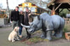 Die Familie Meyer stammt aus einer Schaustellerdynastie und bringt Fahrgeschäfte und Gebäude des Safarilands auf Vordermann. Thomas Meyer (rechts) war bisher Vizepräsident des Deutschen Schaustellerbundes, hier mit seiner Frau Anni und Sohn Hans, der ebenfalls im Unternehmen Meyer Entertainment arbeitet.