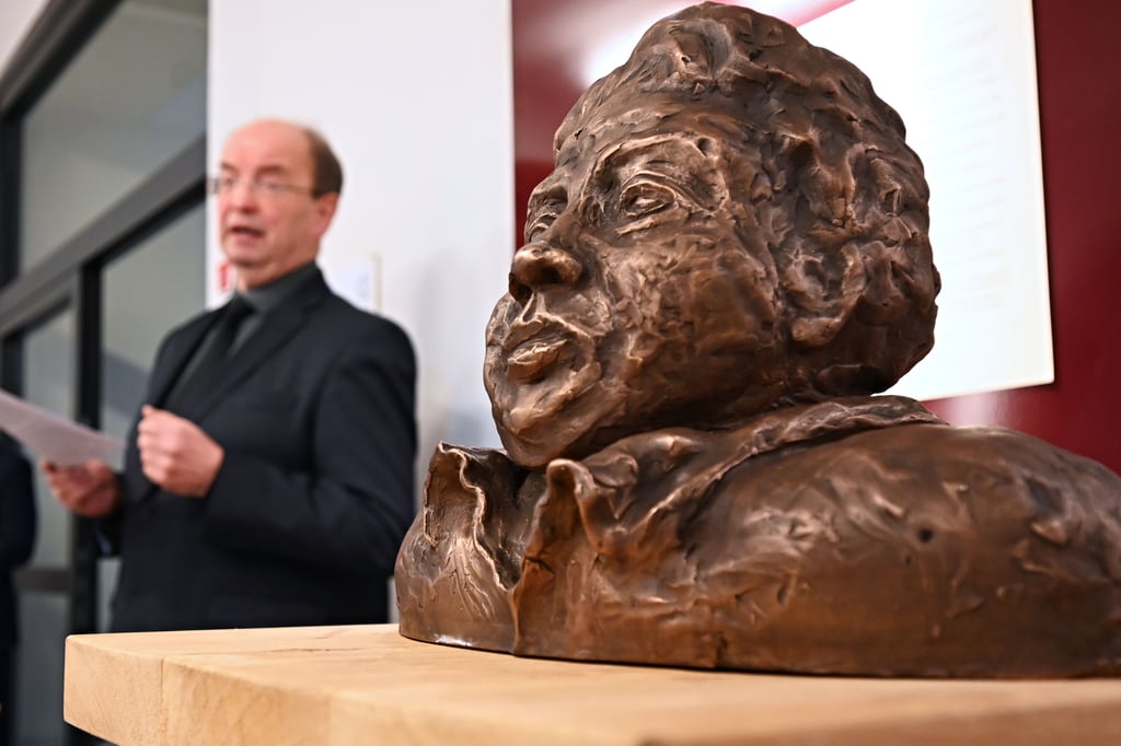 Höxter Büste von Komponist Walter Steffens enthüllt