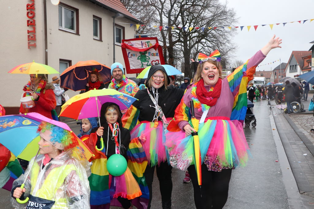 Stukenbrock-Stra-en-zum-Kinderkarneval-gesperrt