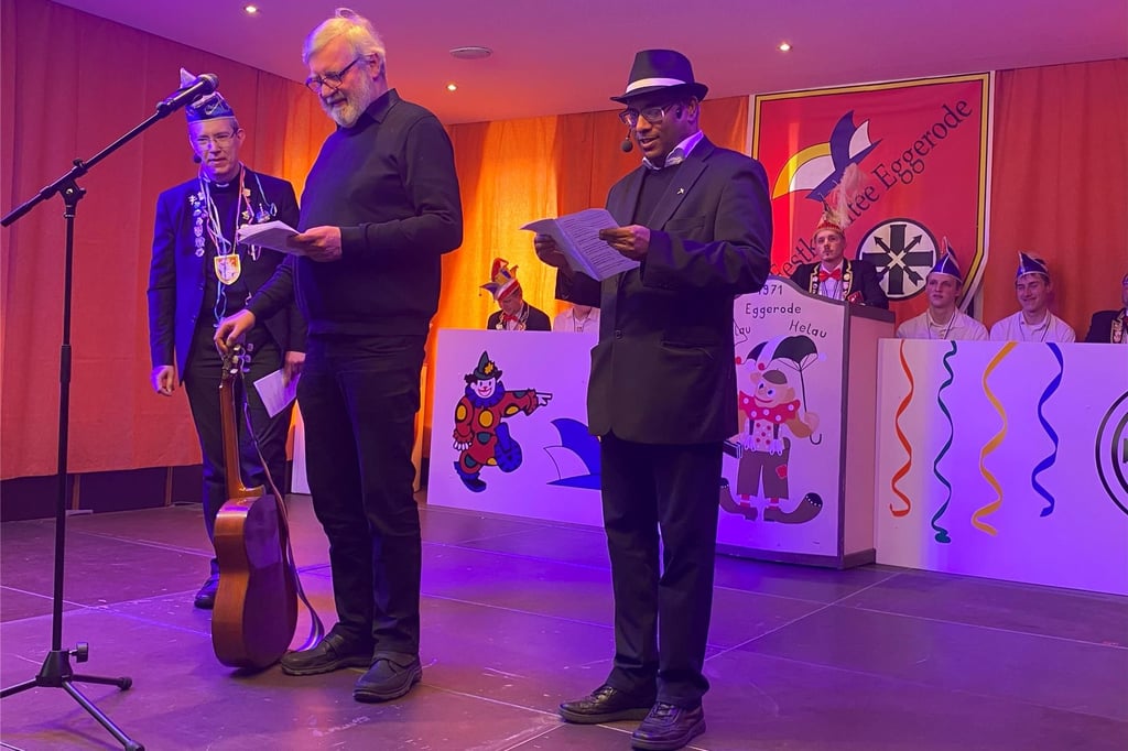 Die drei Pastöre (v. l.) Thomas Diedershagen, Christoph Backhaus und Pater Joseph präsentierten wieder eine Gesangsnummer.