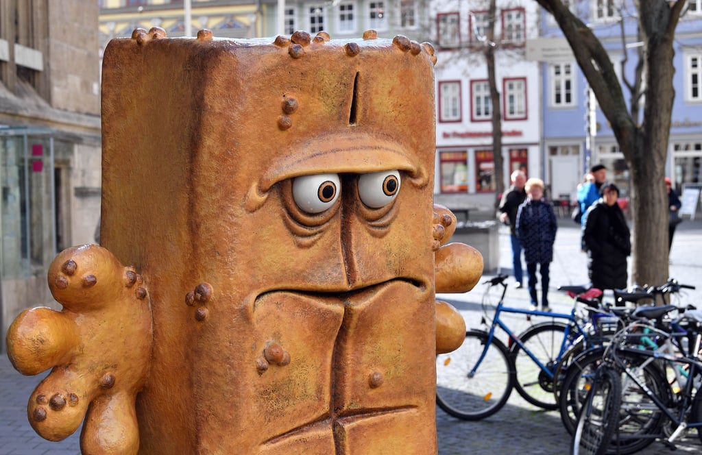 Mist! Jetzt muss er auch noch feiern: Bernd das Brot wird 25
