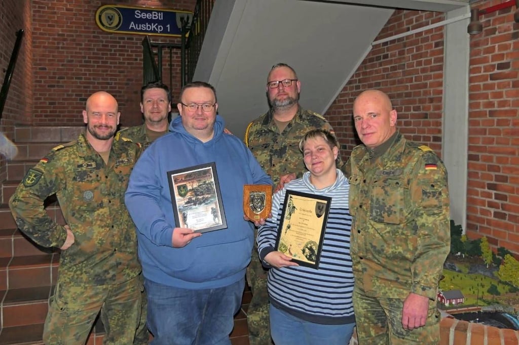 Ahlener baut Marine-Modell für Seebataillon in Alt-Duvenstedt