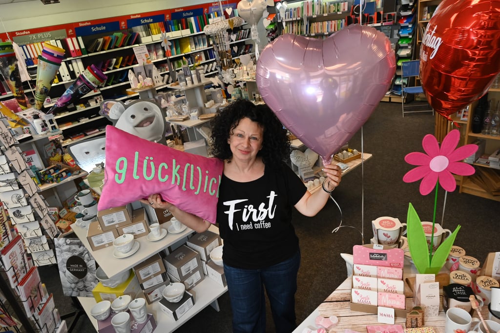 Hatzfelder Platz in Schloß Neuhaus wieder frei