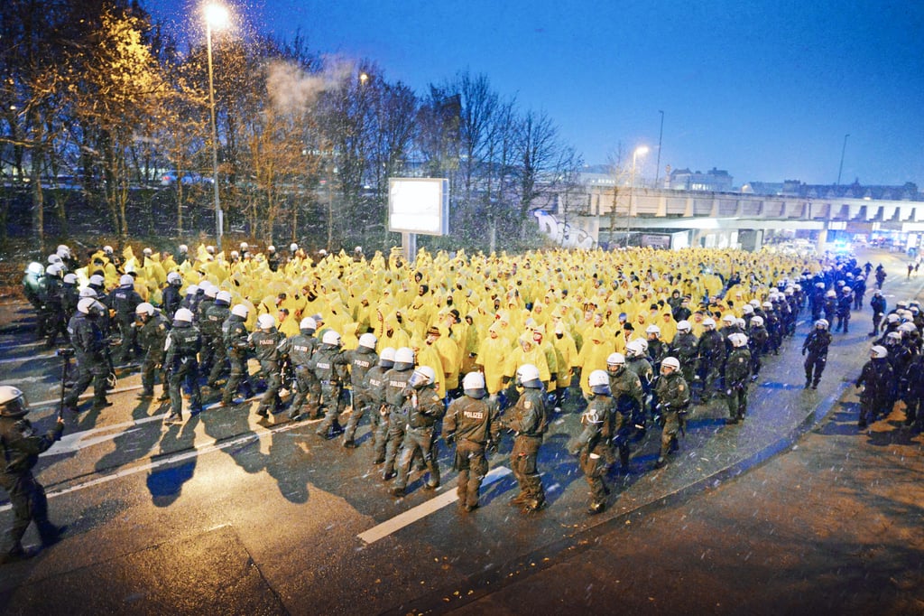 Fanmarsch von Dynamo-Dresden-Anhängern: Uni Bielefeld macht dicht