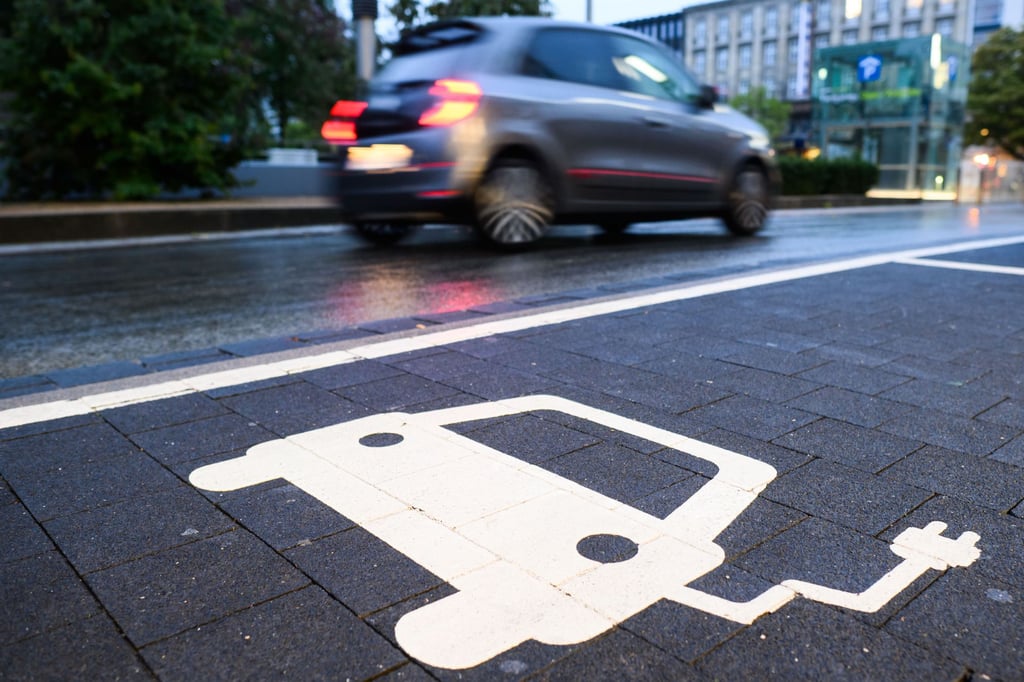 Mehr Rabatt auf E-Autos - auch wegen CO2-Zielen Mehr Rabatt auf E-Autos - auch wegen CO2-Zielen