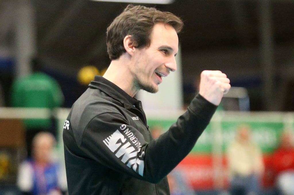 Samt-kleinem-Paukenschlag-USC-verl-ngert-langfristig-mit-Trainer-Pack