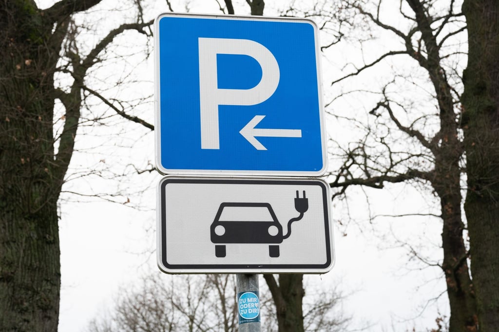 Weitere-Ladestandorte-f-r-E-Autos-an-NRW-Autobahnen