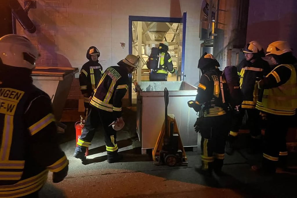 Feuerwehr-l-scht-Aschebeh-lter