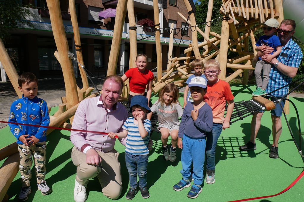 Neuer Marktplatz in Bad Lippspringe als „Ort des Miteinanders“ eröffnet