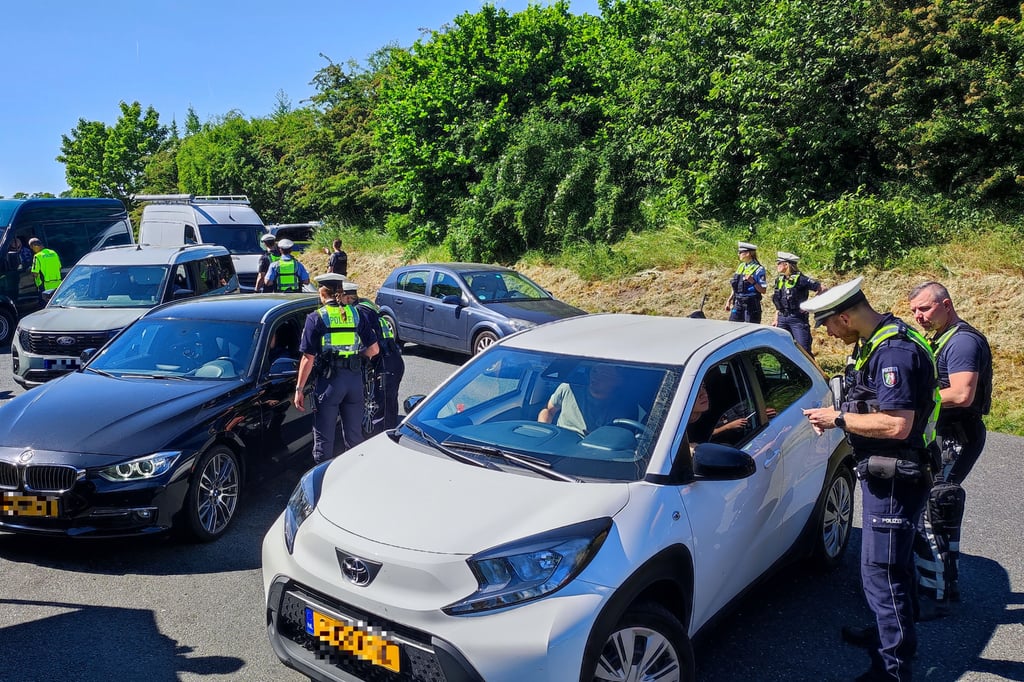 Schwerpunktkontrolle der Polizei auf der B54 hat Drogenverstöße im Visier