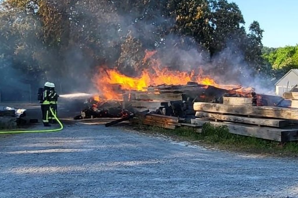 Zimmerei in Brakel brennt