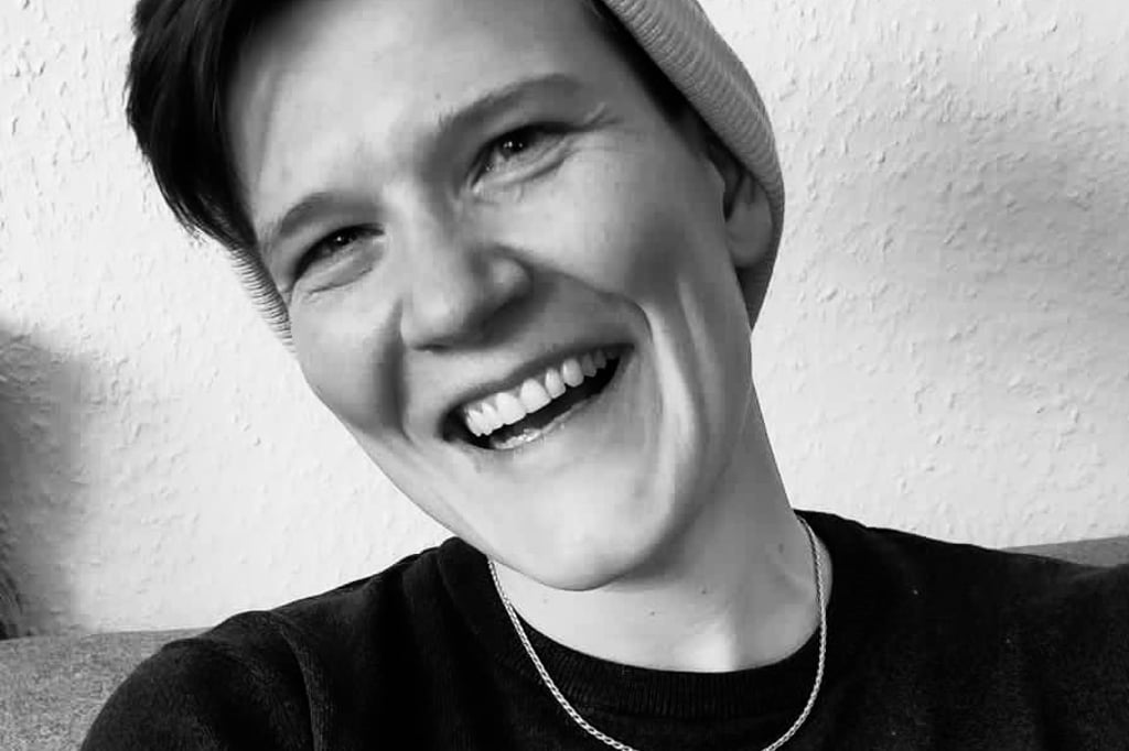 Anna Azerlining yalangoch surati