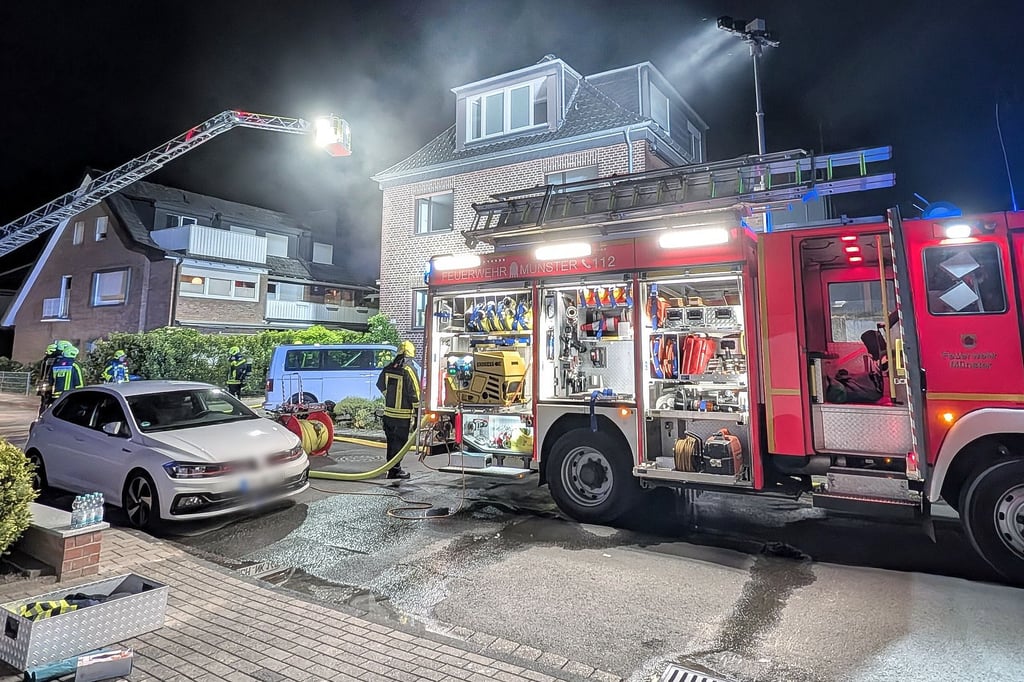 Feuer in Wohnhaus – drei Verletzte