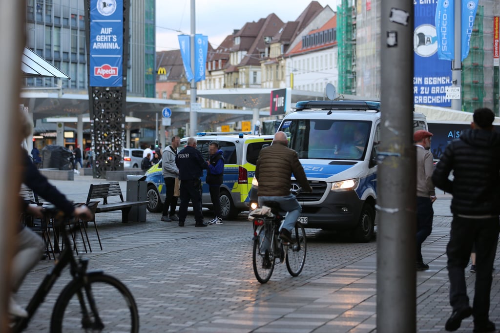 Bielefelder Polizei sucht bewaffneten Ladendieb