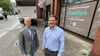 Im Erdgeschoss von Galeria Kaufhof, direkt an der Stubengasse, öffnet demnächst das „Paulos“. Betreiber ist Paulo Dias (r.), hier mit Galeria-Kaufhof-Geschäftsführer Fredrik Horstmann.