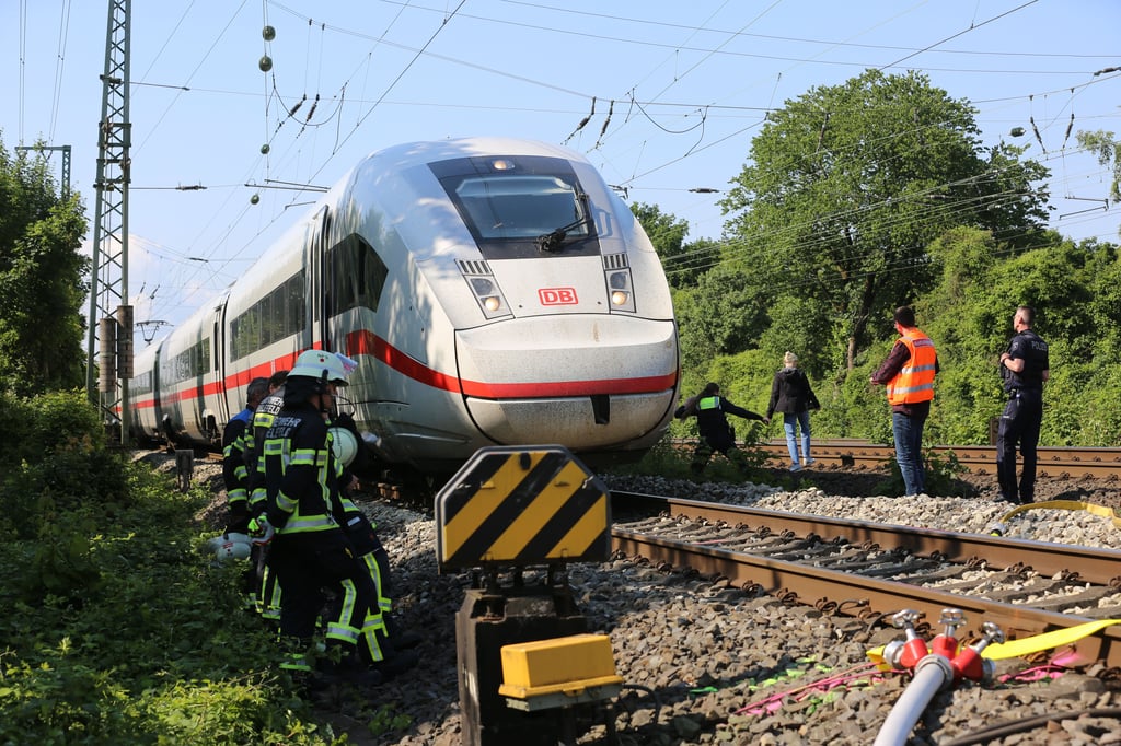Streckensperrung nach tödlichem Zugunfall in Bielefeld aufgehoben