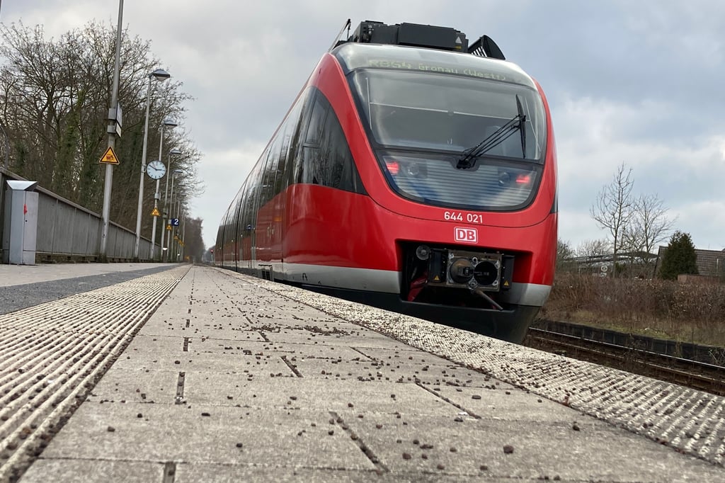 Notbremsung, nachdem Mann auf Gleise gestürzt war