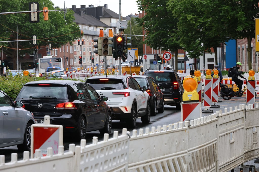 Verkehrsf-hrung-wird-ge-ndert-Einschr-nkungen-m-glich