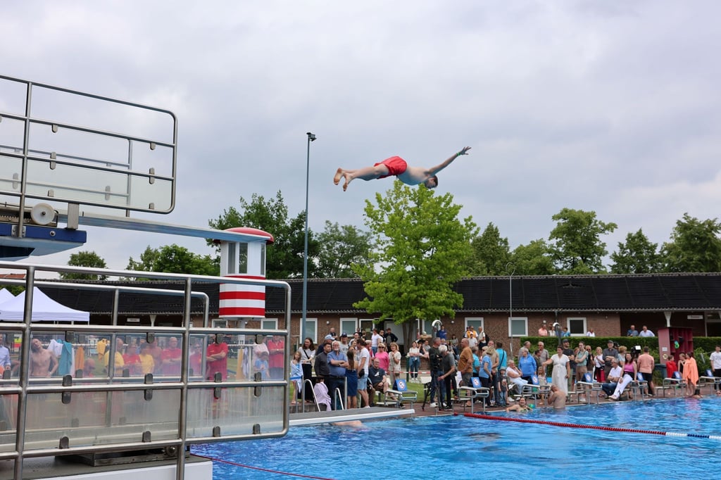 Wiedenbrück's three-meter diving tower now open again
