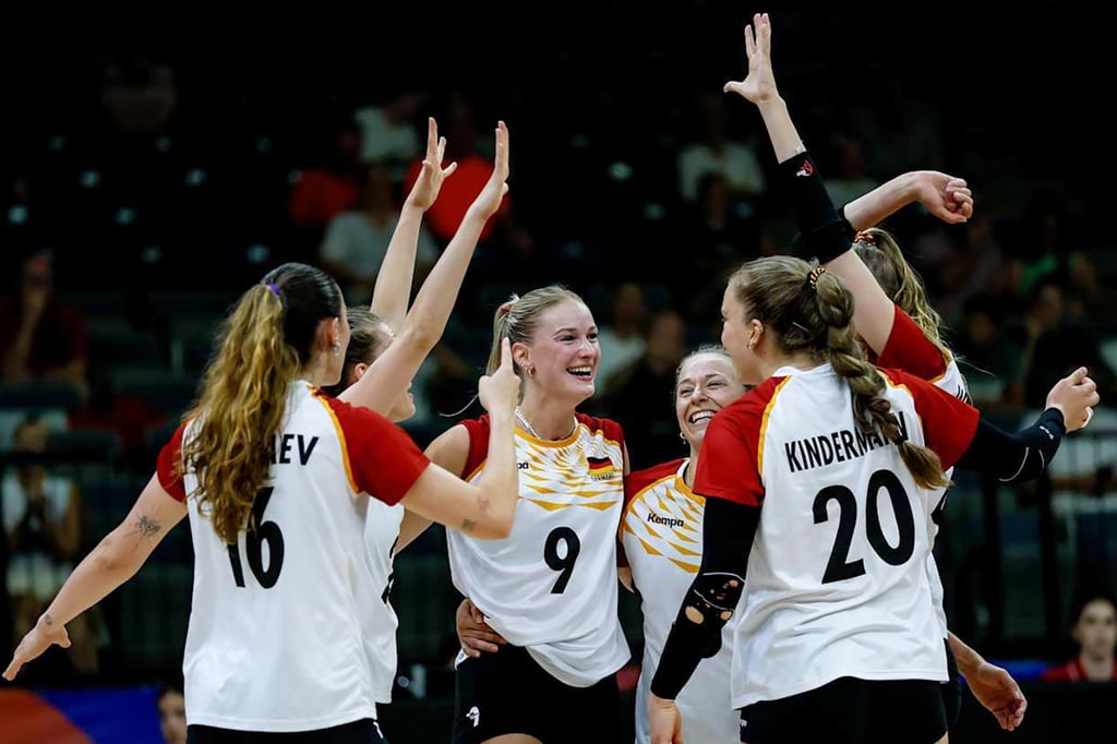Deutsche-Volleyballerinnen-bezwingen-Serbien