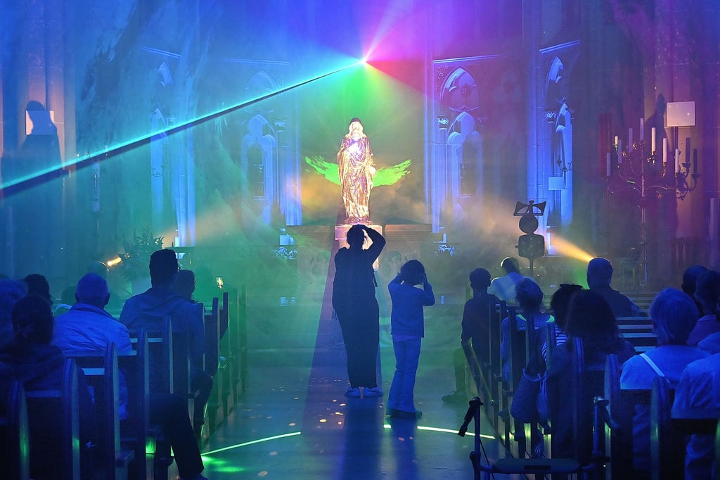 Lichtkunst verwandelt Herz-Jesu in ein sinnliches Glaubens­erlebnis
